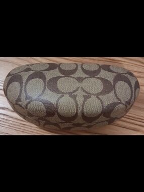 EUC Coach Tan Signature Leather Hard Clam Shell Glasses Sunglass Travel Case